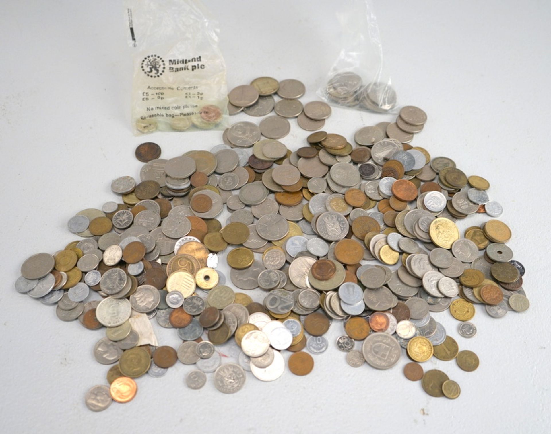 Große Sammlung Münzen, 20. Jhd., u.a. Rubel, Kronen, Dollar