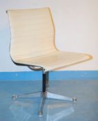Eames, Charles und Ray: Dining Chair EA 105 Herman Miller