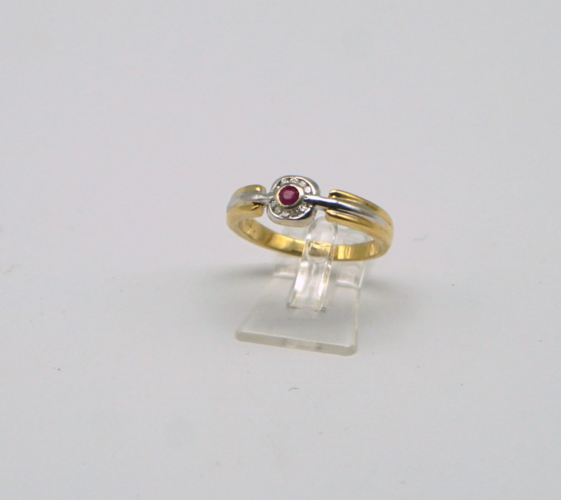Ring mit einem kleinen Rubin, 750 GG und WG - Image 2 of 4