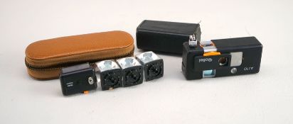Rollei A 110 Kleinbildkamera und Blitzgerät