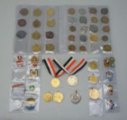 Sammlung von 49 meist Russischer Medaillen Silber etc.