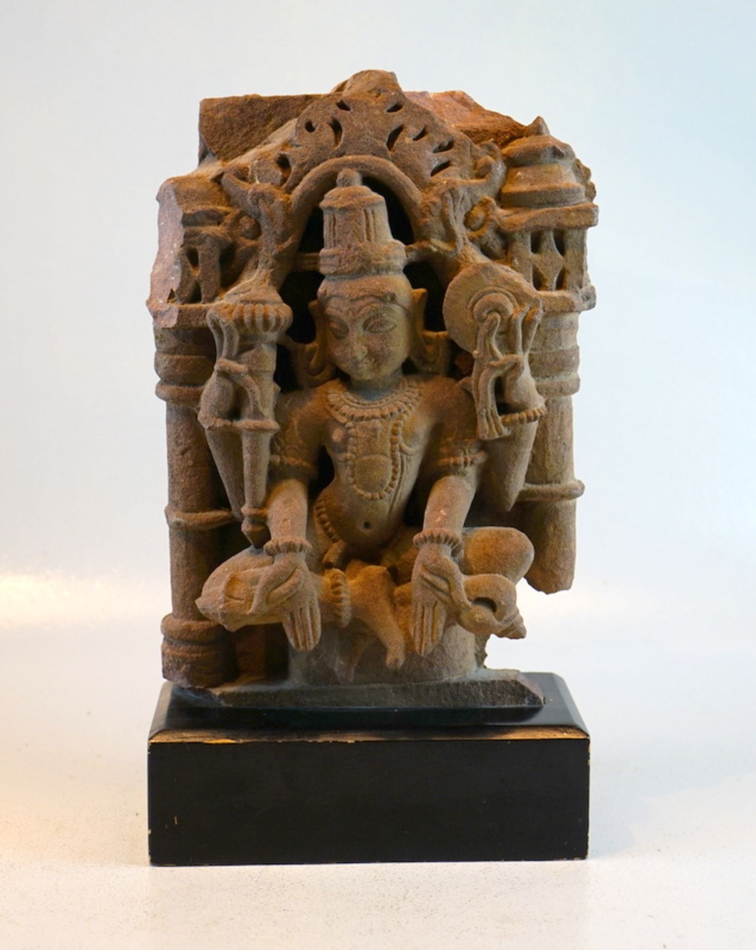 Vishnu im Meditationssitz Indien ca 1200-1400 AC - Bild 2 aus 4