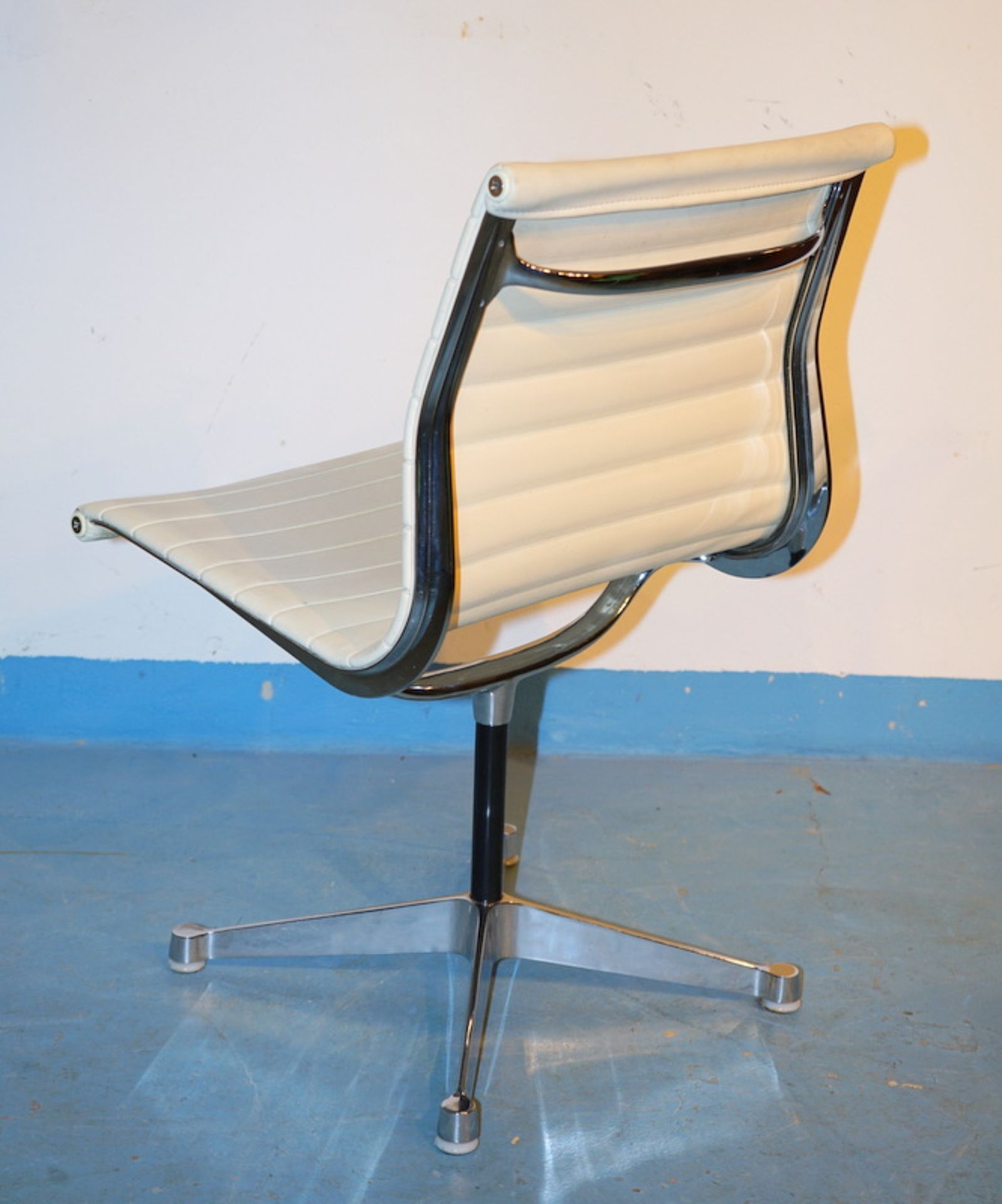 Eames, Charles und Ray: Dining Chair EA 105 Herman Miller - Image 2 of 3