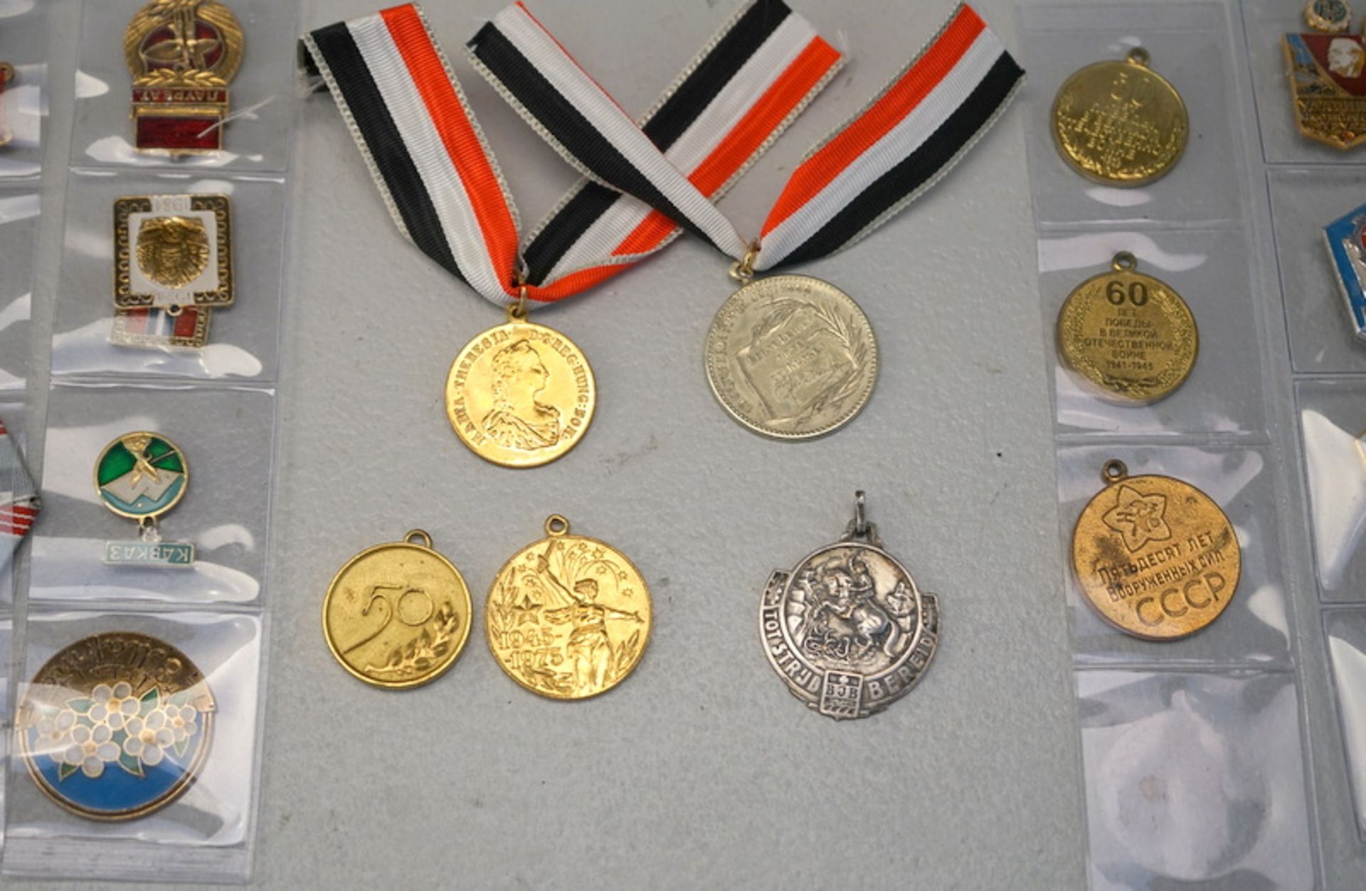 Sammlung von 49 meist Russischer Medaillen Silber etc. - Bild 2 aus 2