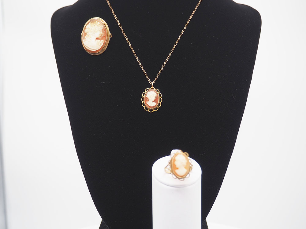 A 9ct yellow gold cameo jewellery set - Image 2 of 7