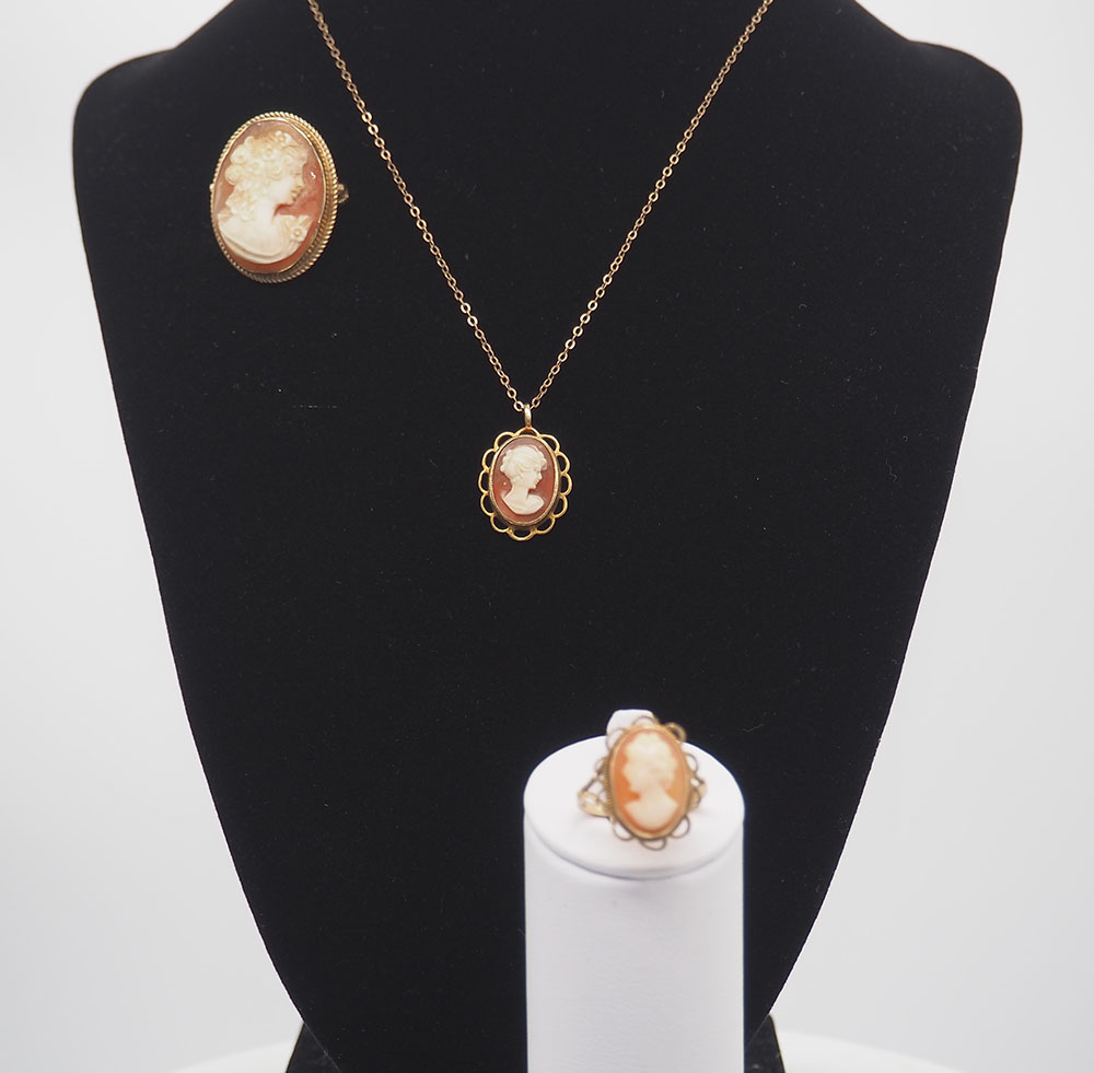 A 9ct yellow gold cameo jewellery set - Image 3 of 7