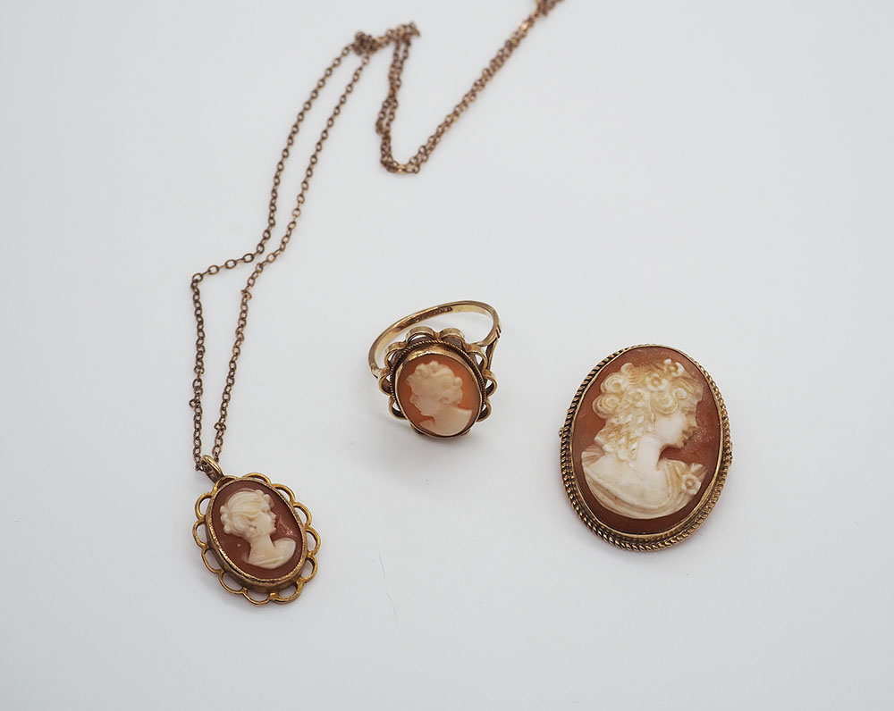 A 9ct yellow gold cameo jewellery set - Image 5 of 7