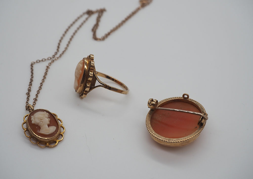 A 9ct yellow gold cameo jewellery set - Image 7 of 7