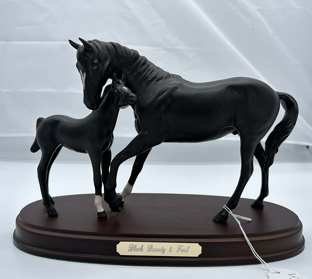 A Royal Doulton Black Beauty horse figurine - Image 3 of 5