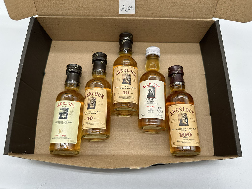 A collection of miniature whisky bottles - Image 2 of 2