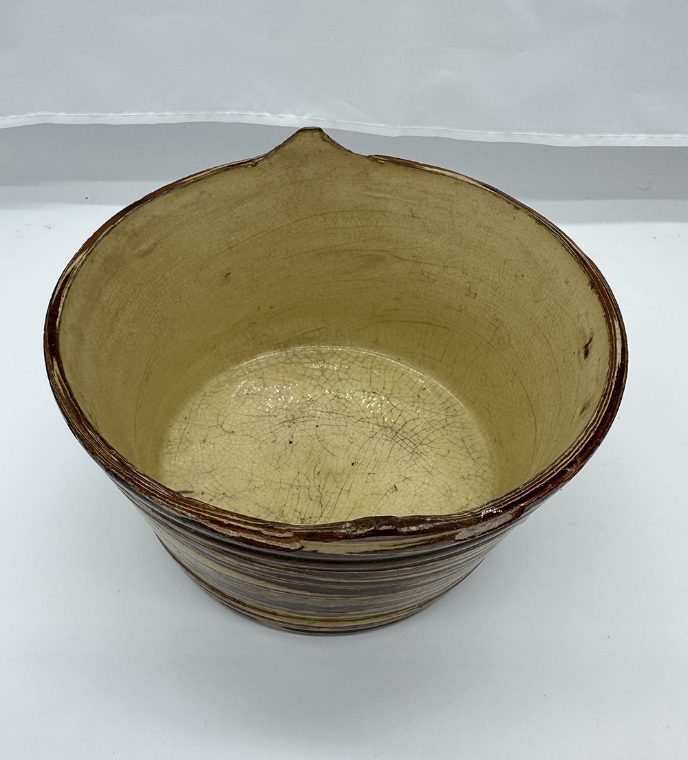 A Seaton pottery lugged bowl - Image 5 of 7