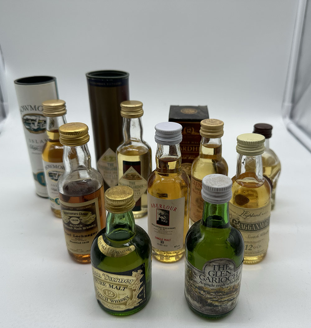 A collection of whisky miniatures - Image 2 of 2