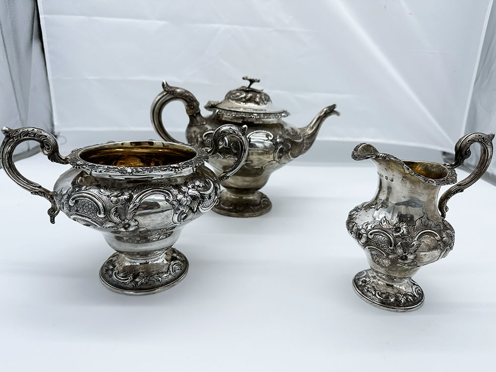 A solid silver antique tea set - Image 5 of 5