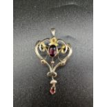 A 9ct yellow gold Victorian pendant / brooch