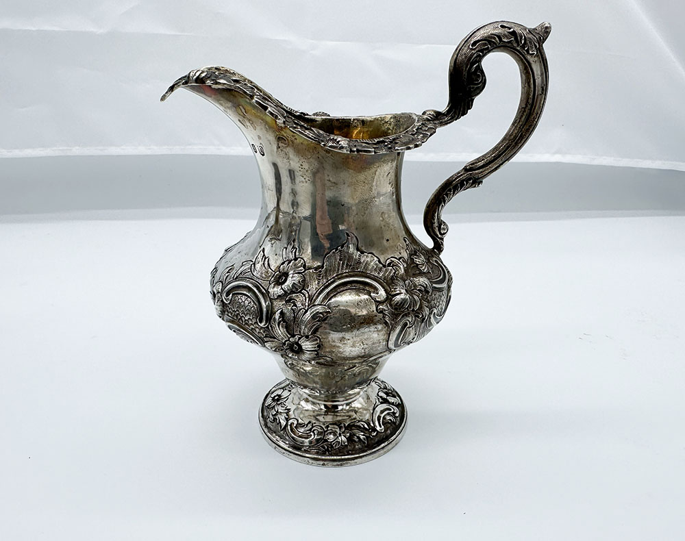 A solid silver antique tea set - Image 2 of 5