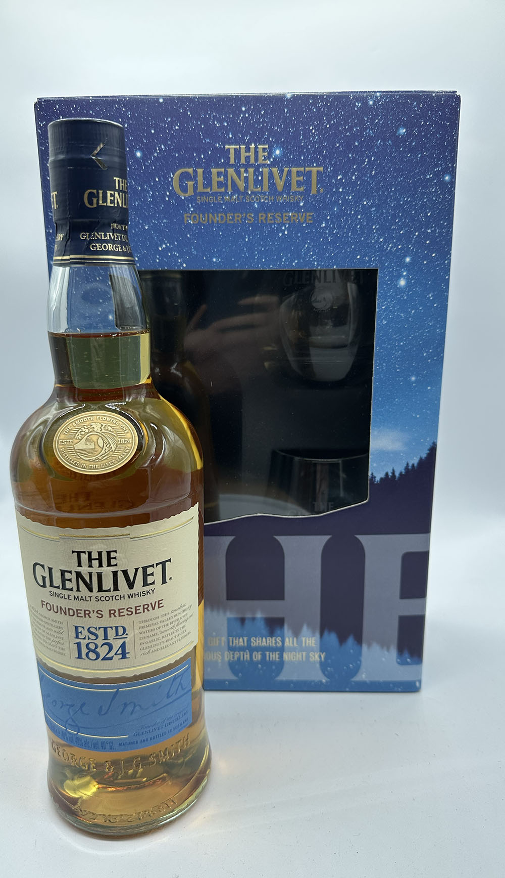 Gift set of Glenlivet malt whisky