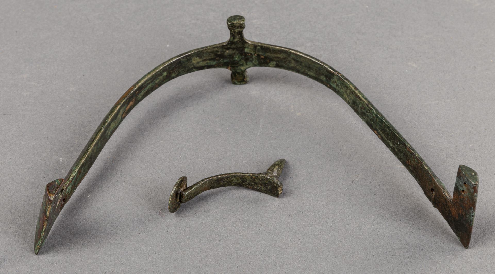 Bügel und Schließe einer römischen Reiterausrüstung - Bild 2 aus 2