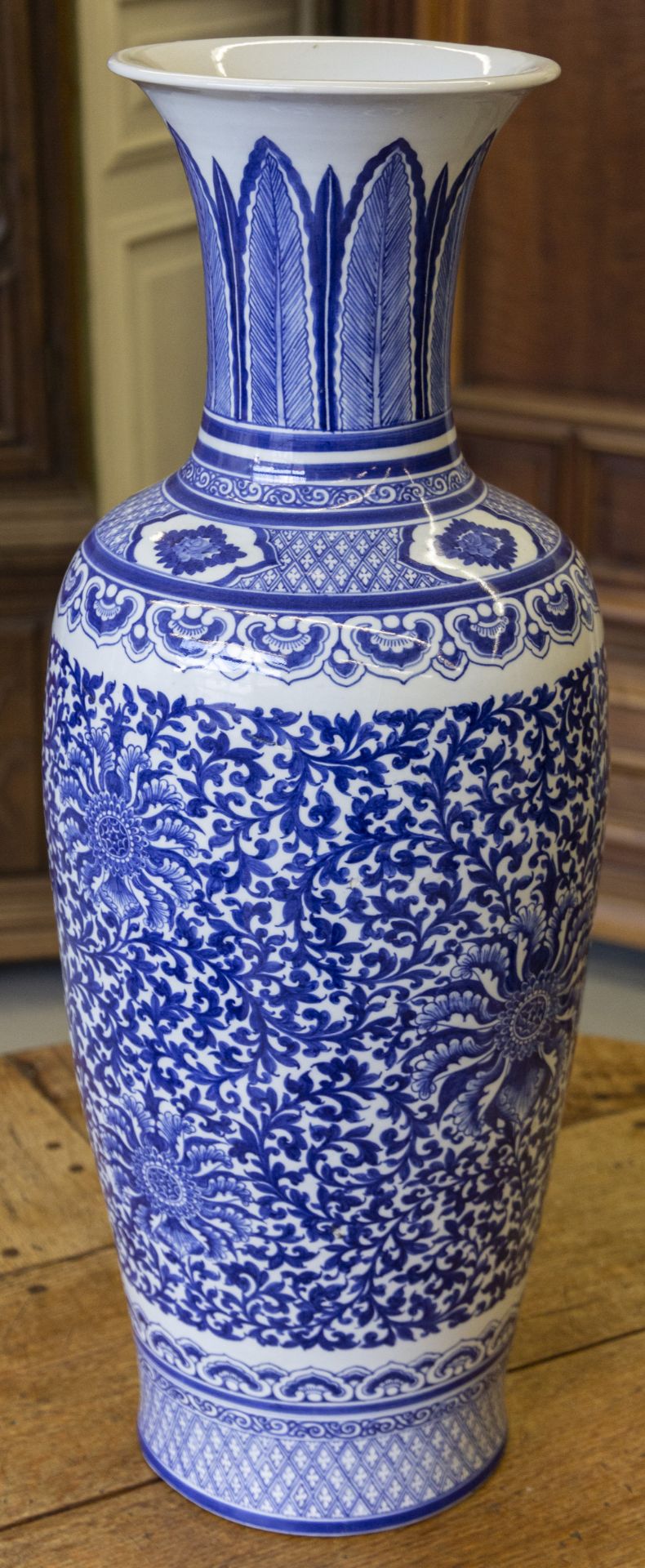 Große blau-weiße Vase, China 20. Jh. - Bild 3 aus 3