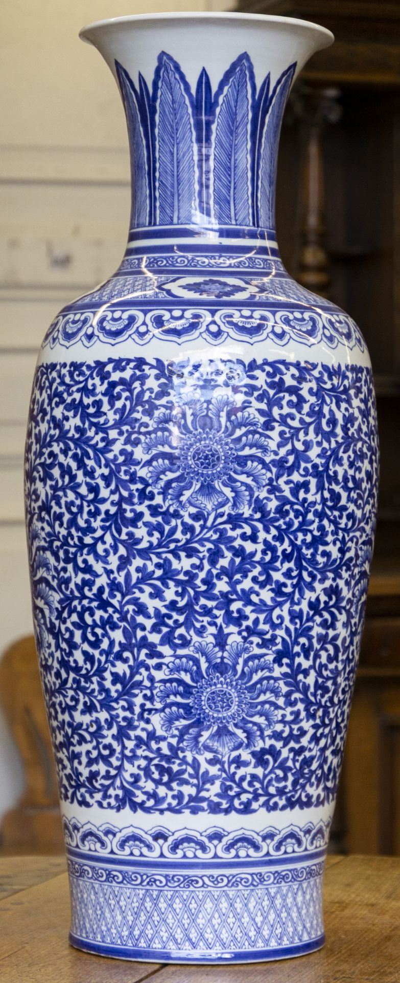 Große blau-weiße Vase, China 20. Jh. - Bild 2 aus 3