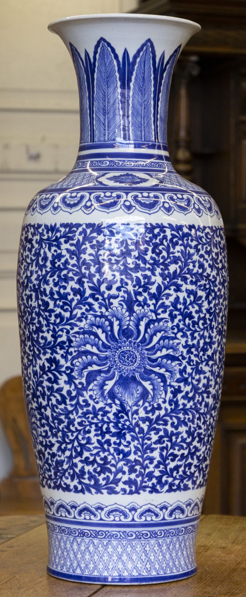 Große blau-weiße Vase, China 20. Jh.