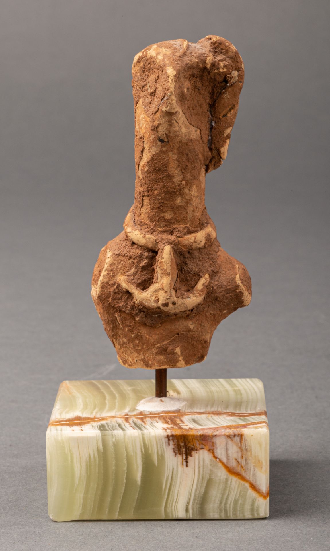 Oberkörper einer weiblichen Figur, frühminoisch, Kreta, ca. 21. Jh. v. Chr.