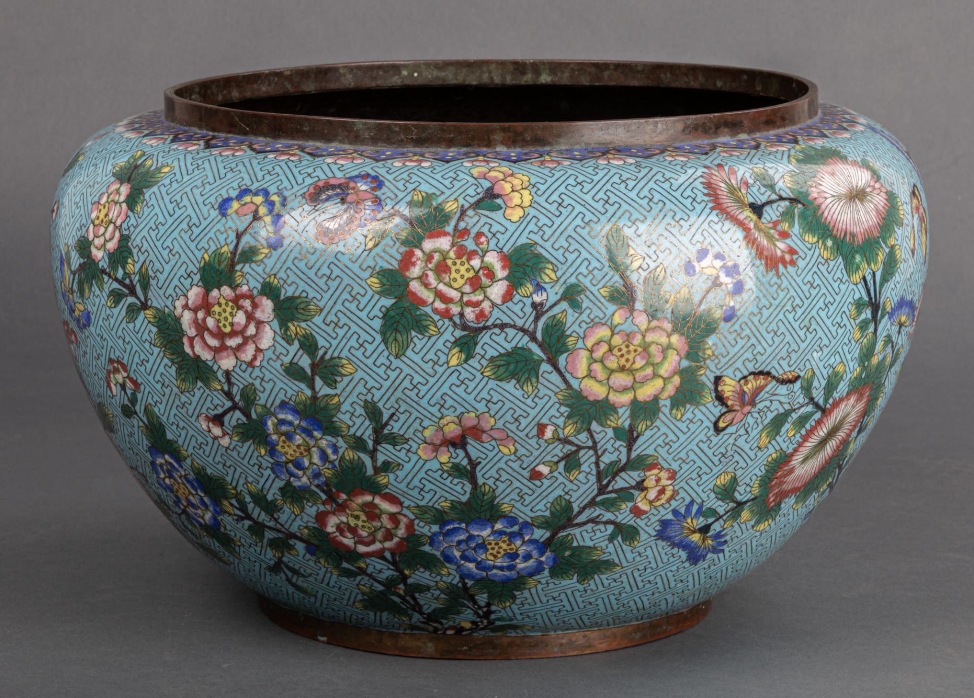 Großer chinesischer Cloisonné-Übertopf, 19. Jh. - Bild 2 aus 4