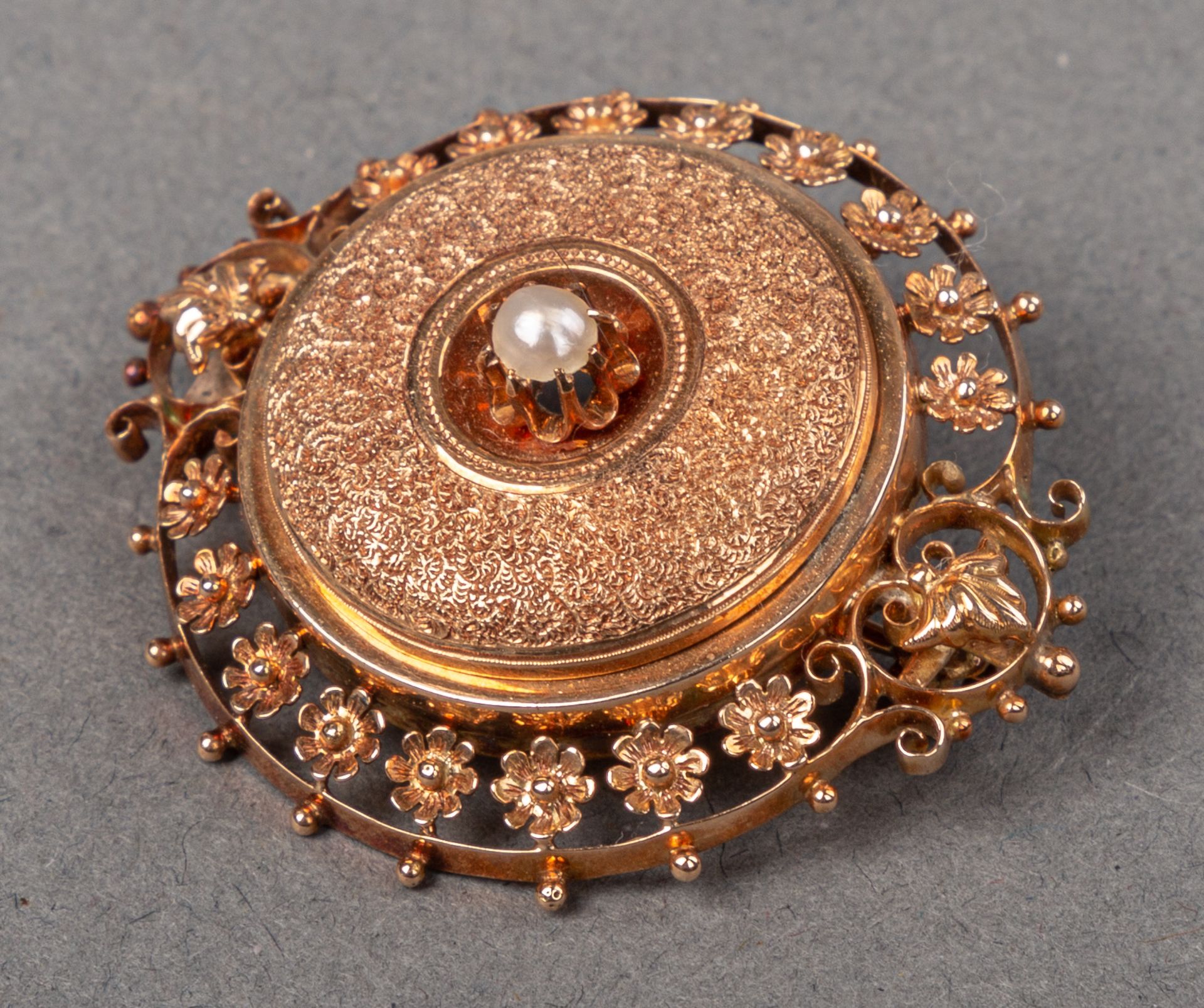 Brosche mit Perle im Stil von 1880, 585er GG
