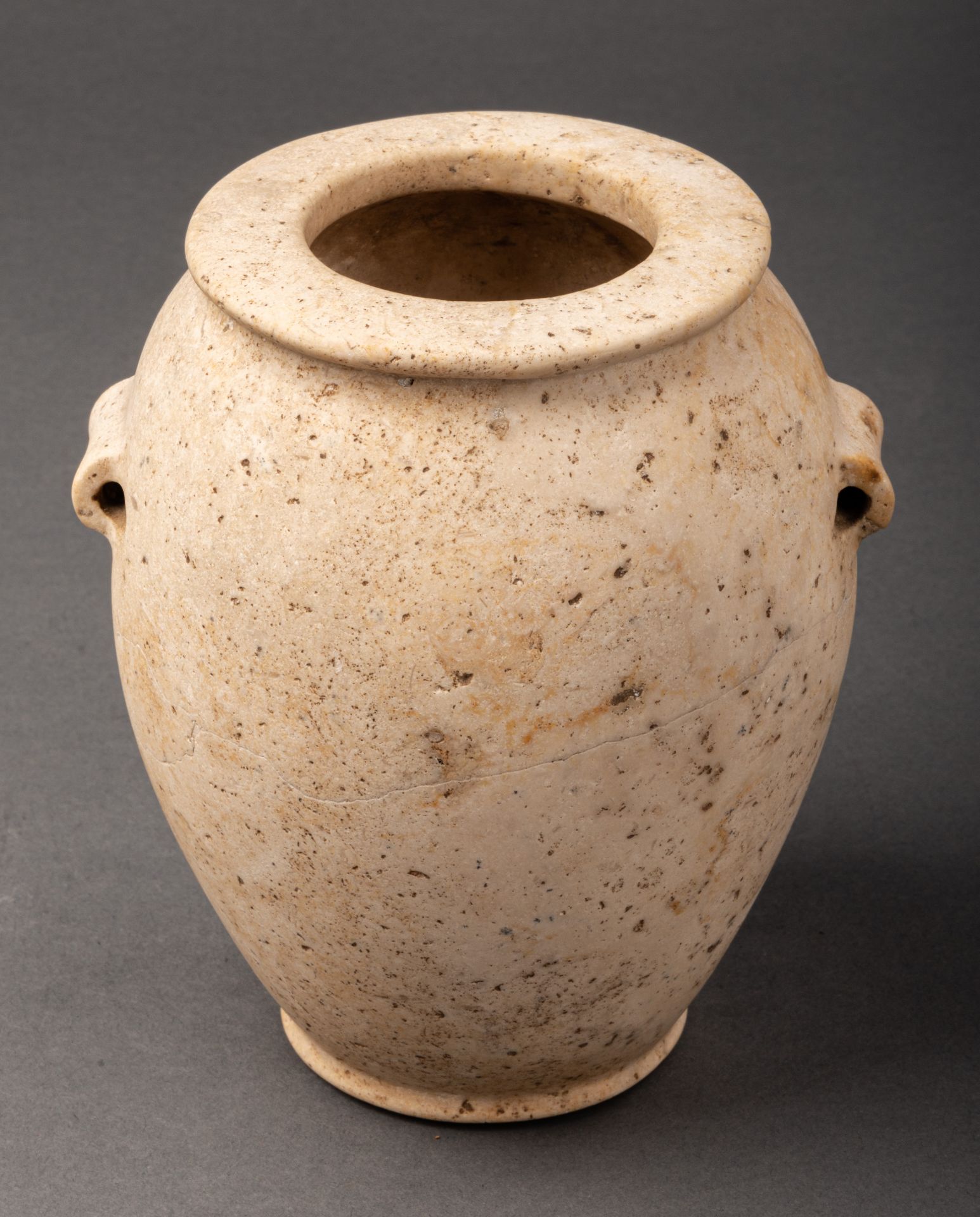 Alabastervase mit zwei Henkeln, Ägypten, wohl 1.-2. Dynastie, ca. 3000 v. Chr. - Bild 2 aus 2