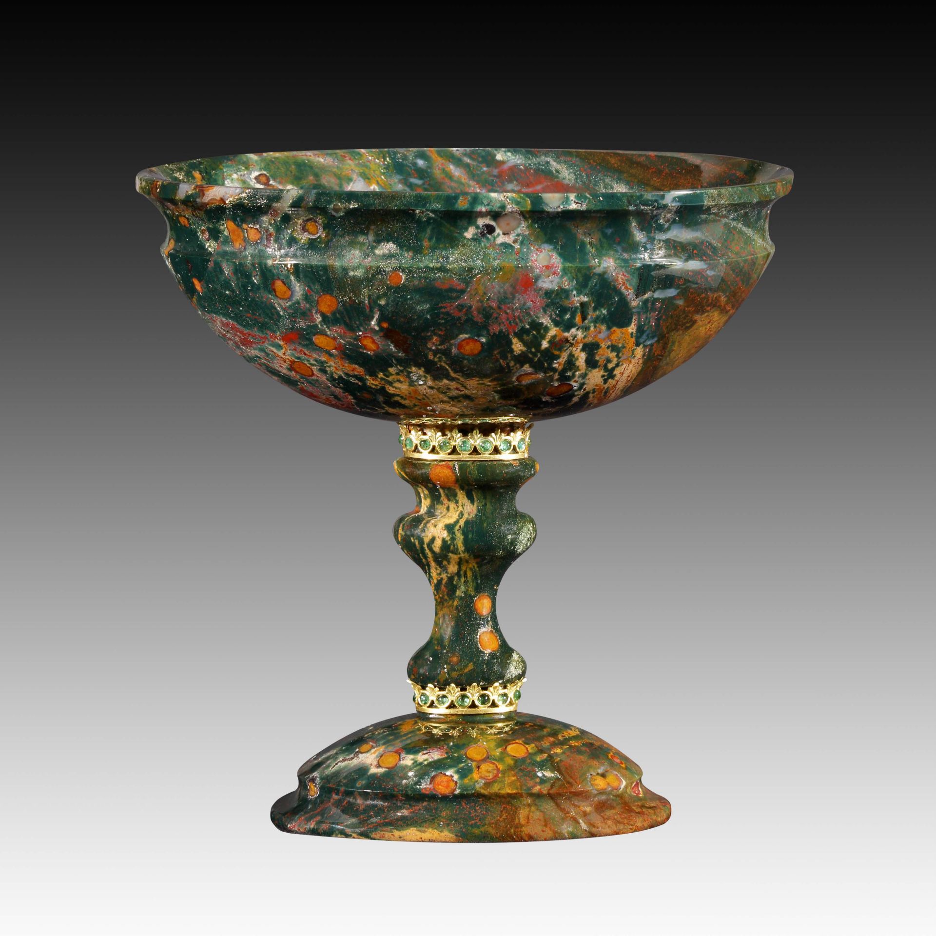 Ovaler Pokal aus grünem Jaspis - Kreation von Manfred Wild