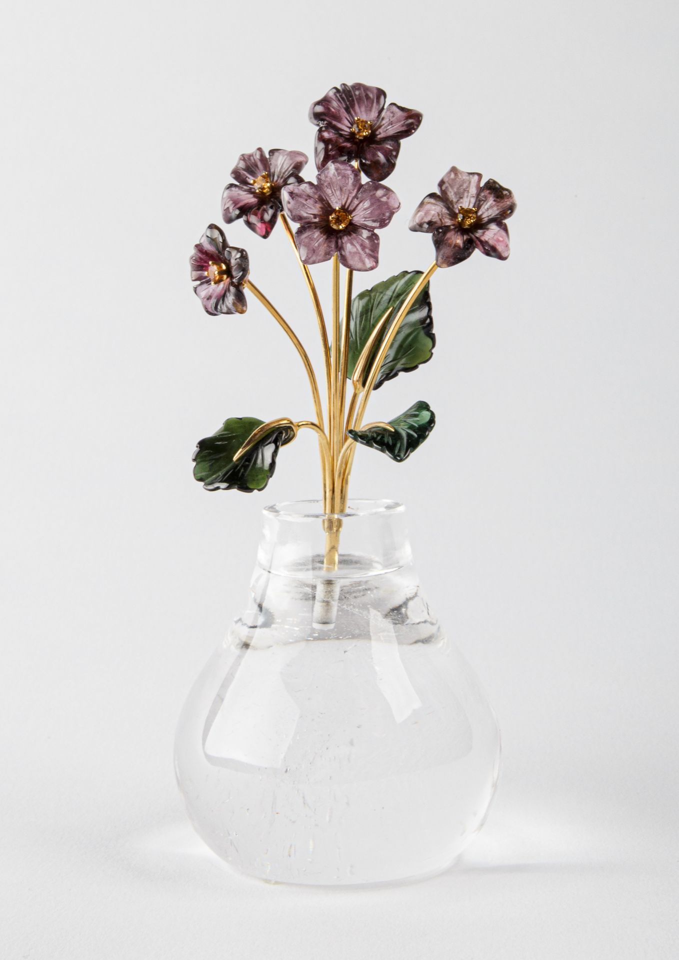 Vase Bergkristall mit violetten Blüten