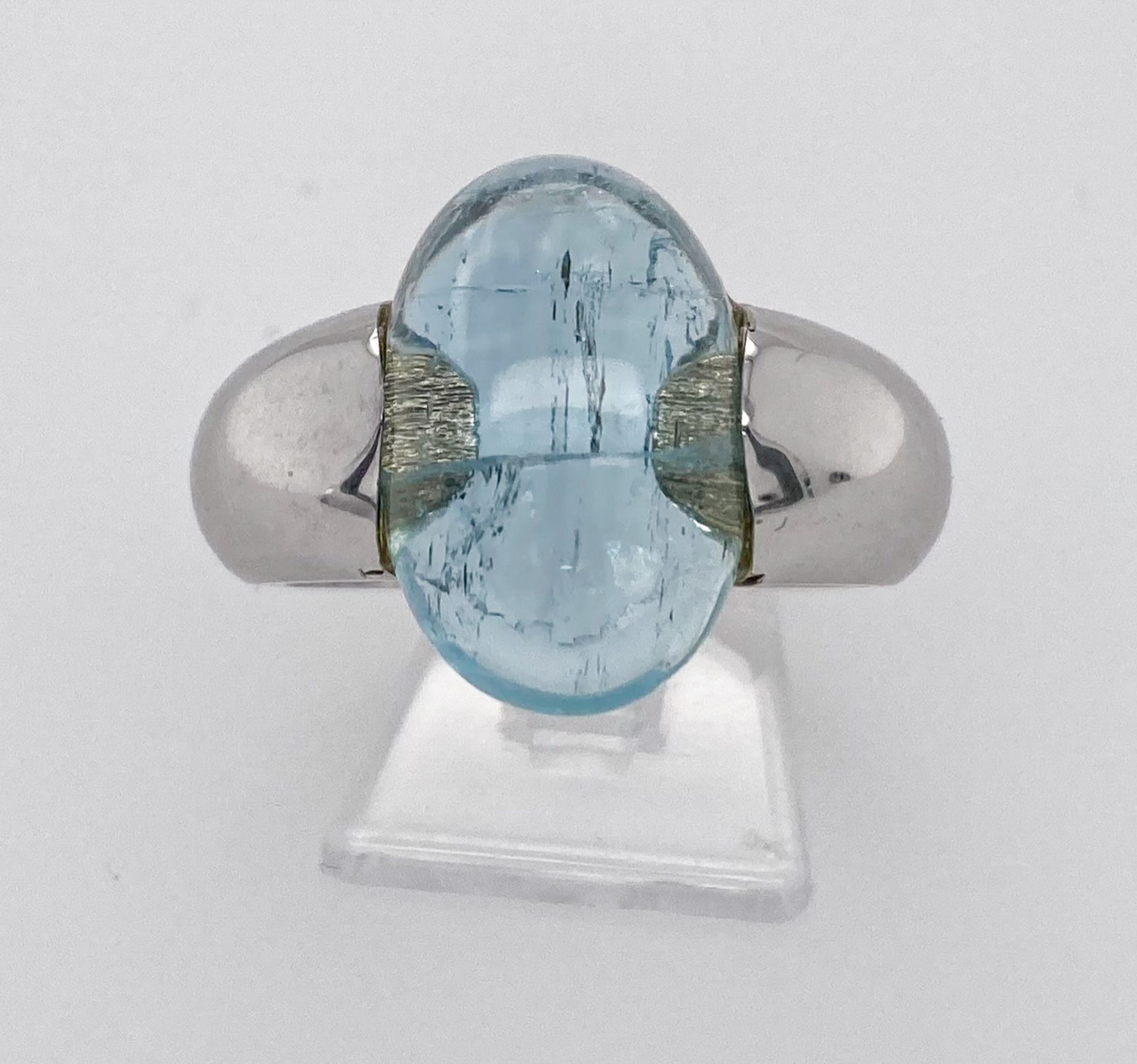 Ring mit Aquamarin-Cabochon