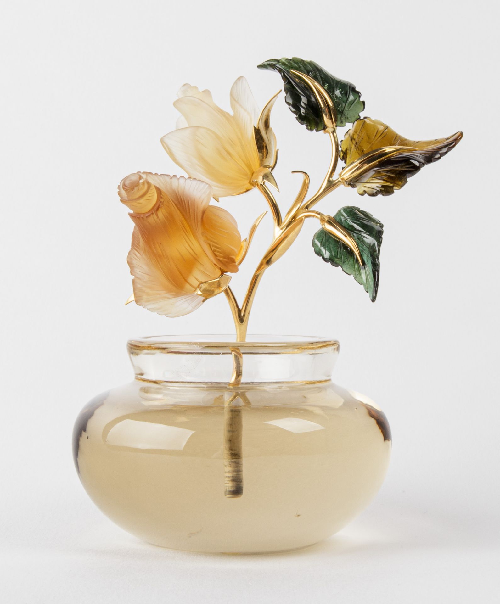 Vase mit zwei gelben Rosen - Kreation von Manfred Wild