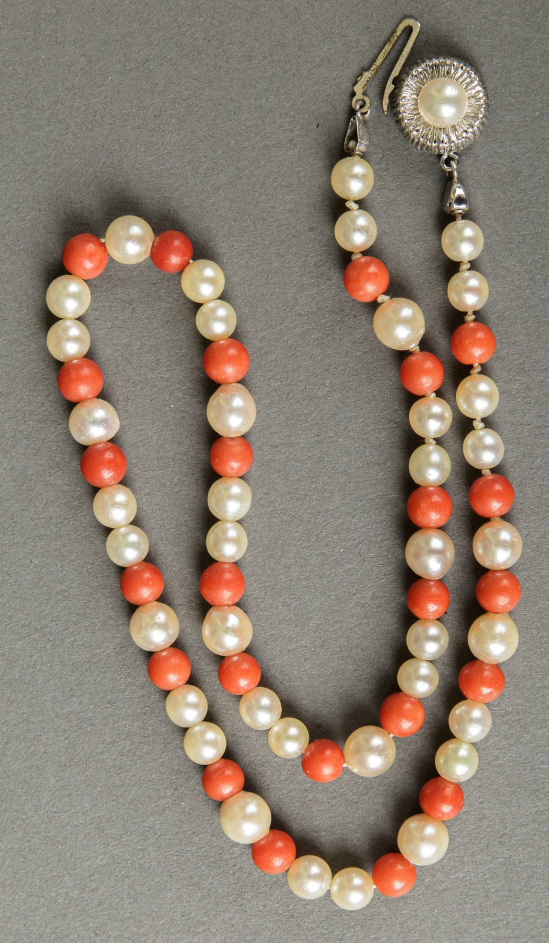 Perlen-Korallenperlen-Kette, Verschluss Silber 835 gestempelt - Image 2 of 2