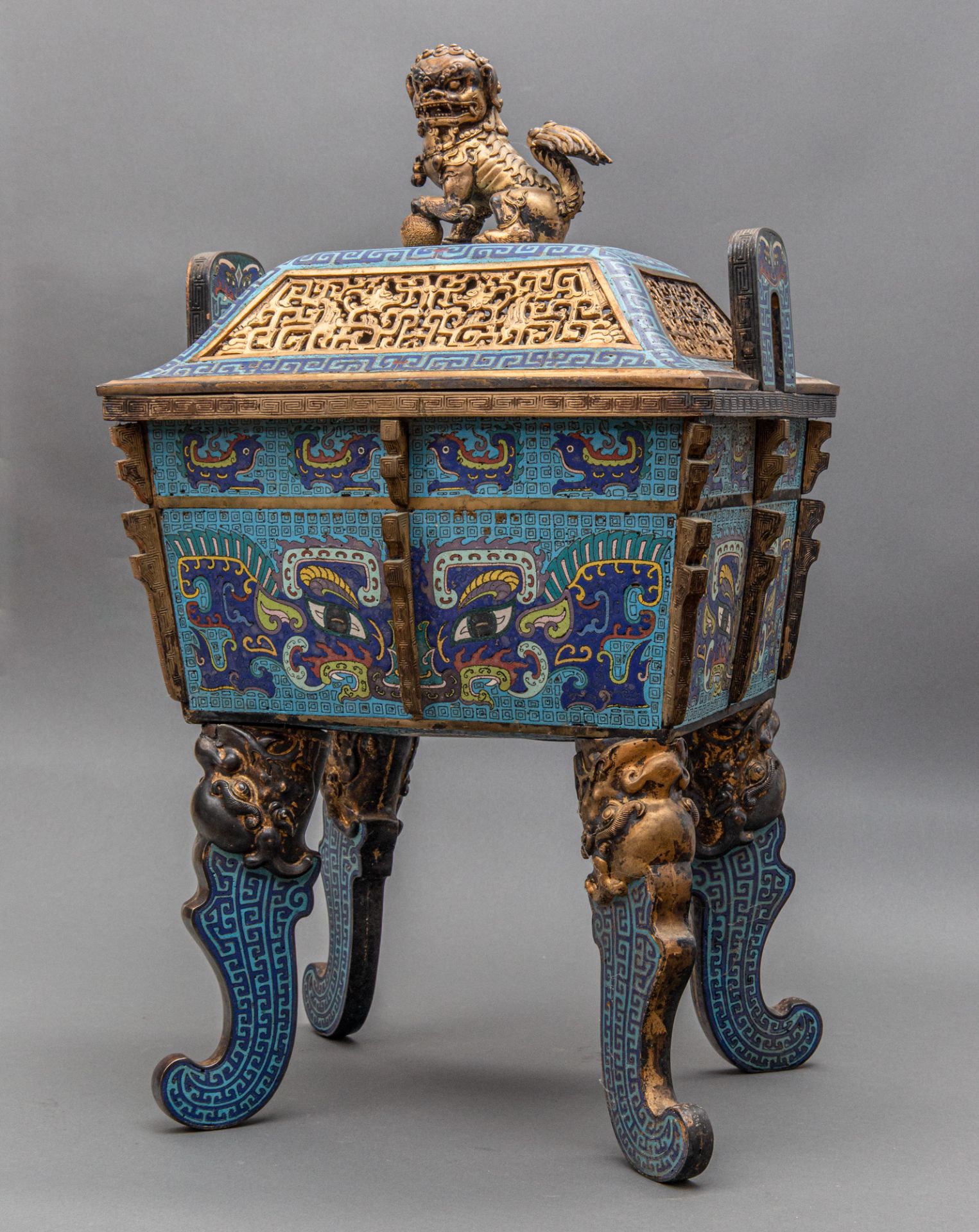 Cloisonné Räuchergefäß, China wohl Qianlong Zeit (1736-1795) - Bild 2 aus 4