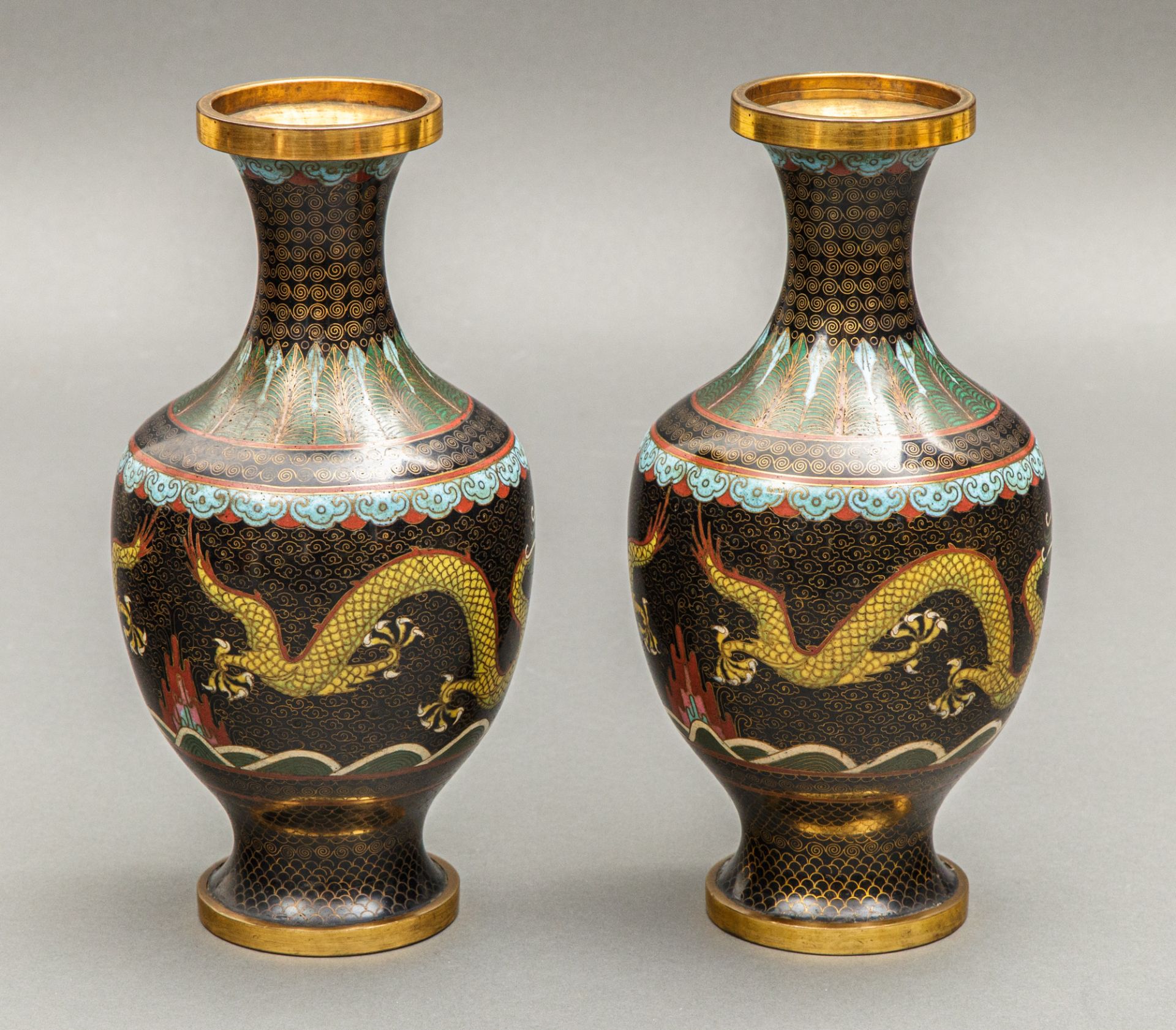 Paar Cloisonné Vasen, China, wohl Qing-Dynastie, Guangxu Zeit (1871-1908) - Bild 4 aus 5