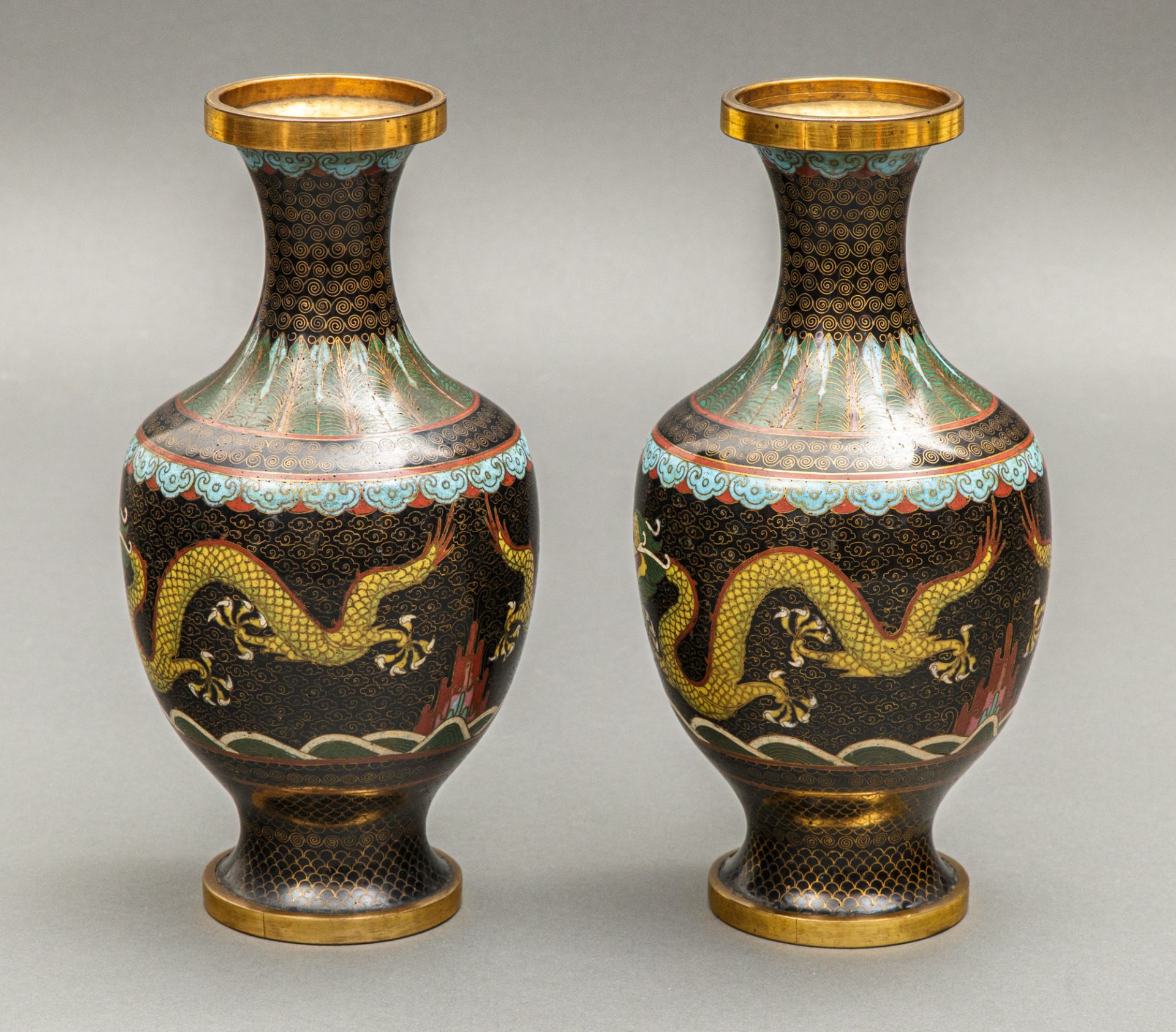 Paar Cloisonné Vasen, China, wohl Qing-Dynastie, Guangxu Zeit (1871-1908) - Bild 3 aus 5