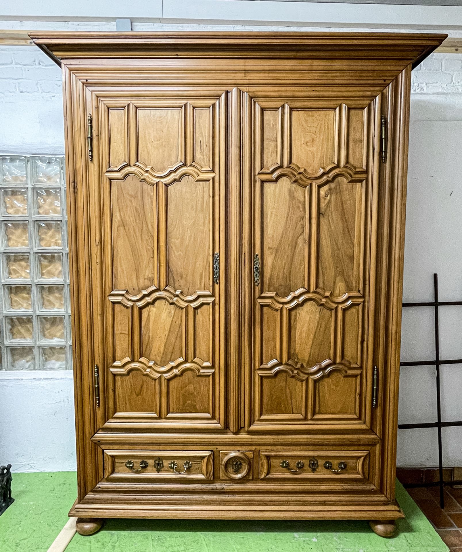 Schöner Lothringer Schrank, 1. Hälfte des 18. Jh.