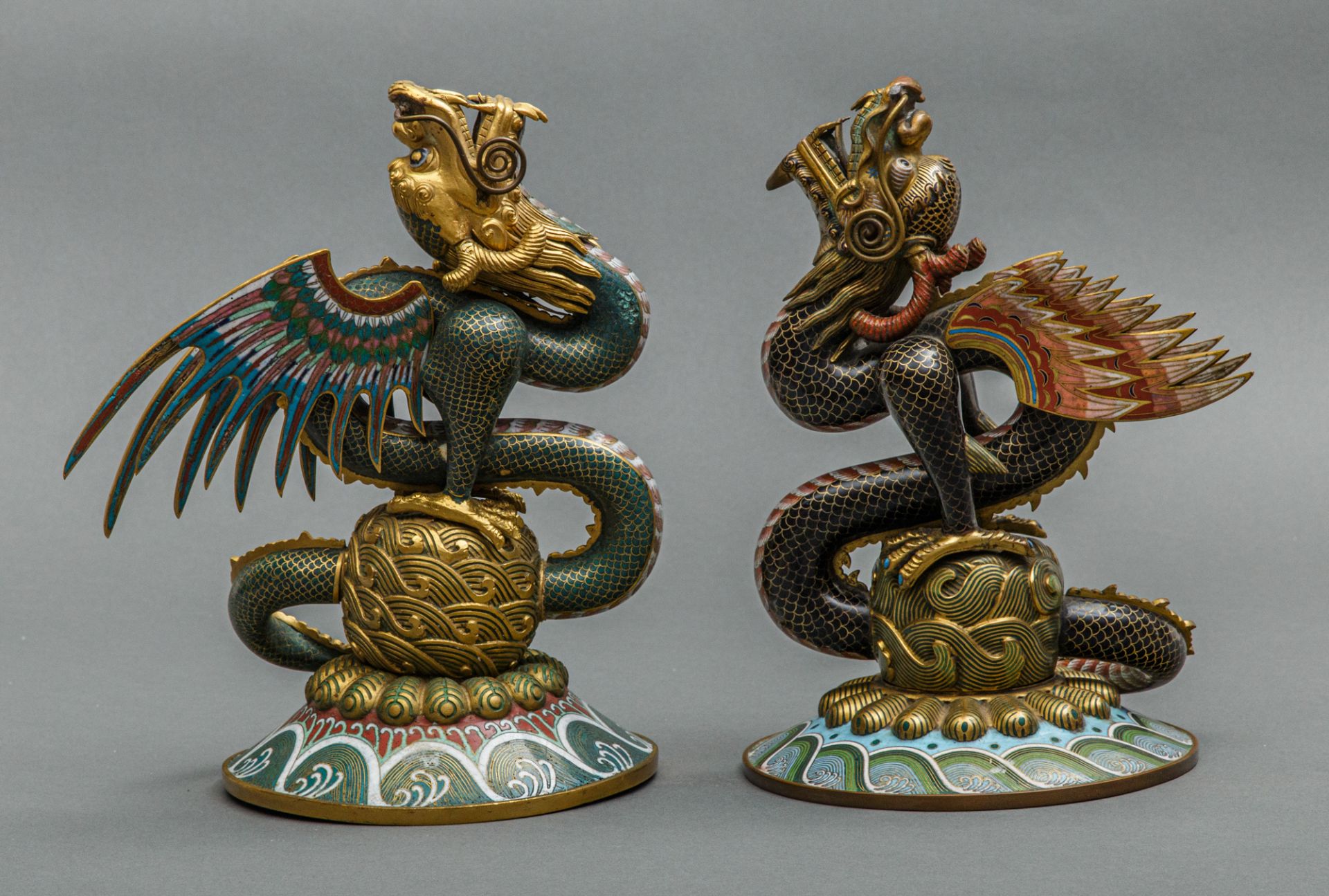 Paar Cloisonné Räucher-Drachen, China, späte Qing Dynastie um 1900 - Bild 3 aus 3