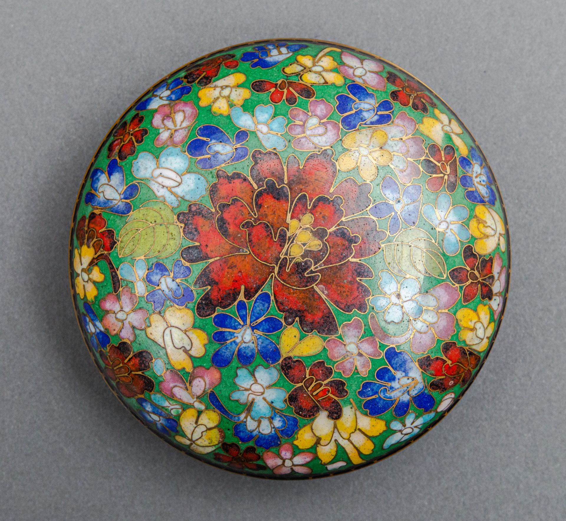 Cloisonné Deckeldose, China, 1980/90. - Bild 3 aus 4