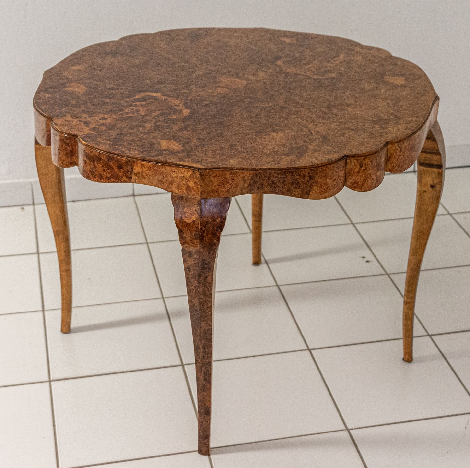 Runder Tisch, deutsch, im dekorativen Stil der 1920er Jahre