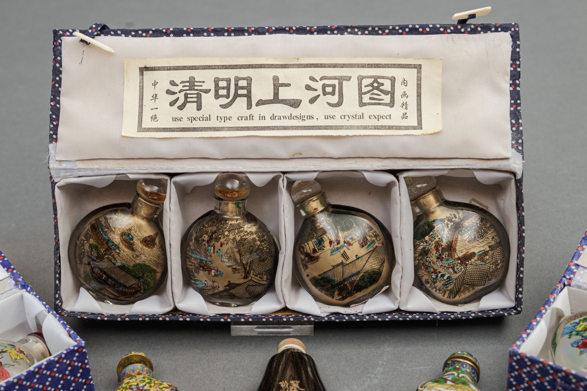 Sammlung 9 Snuffbottles, China, Ende 20 Jh. - Image 2 of 3