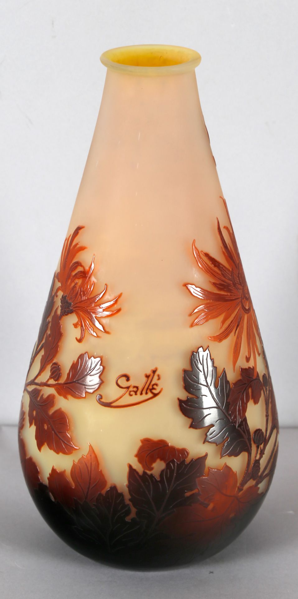 Große balusterförmige, sich nach oben verjüngende Gallé-Vase mit ausgestelltem Rand, Nancy um 1900 - Bild 2 aus 2