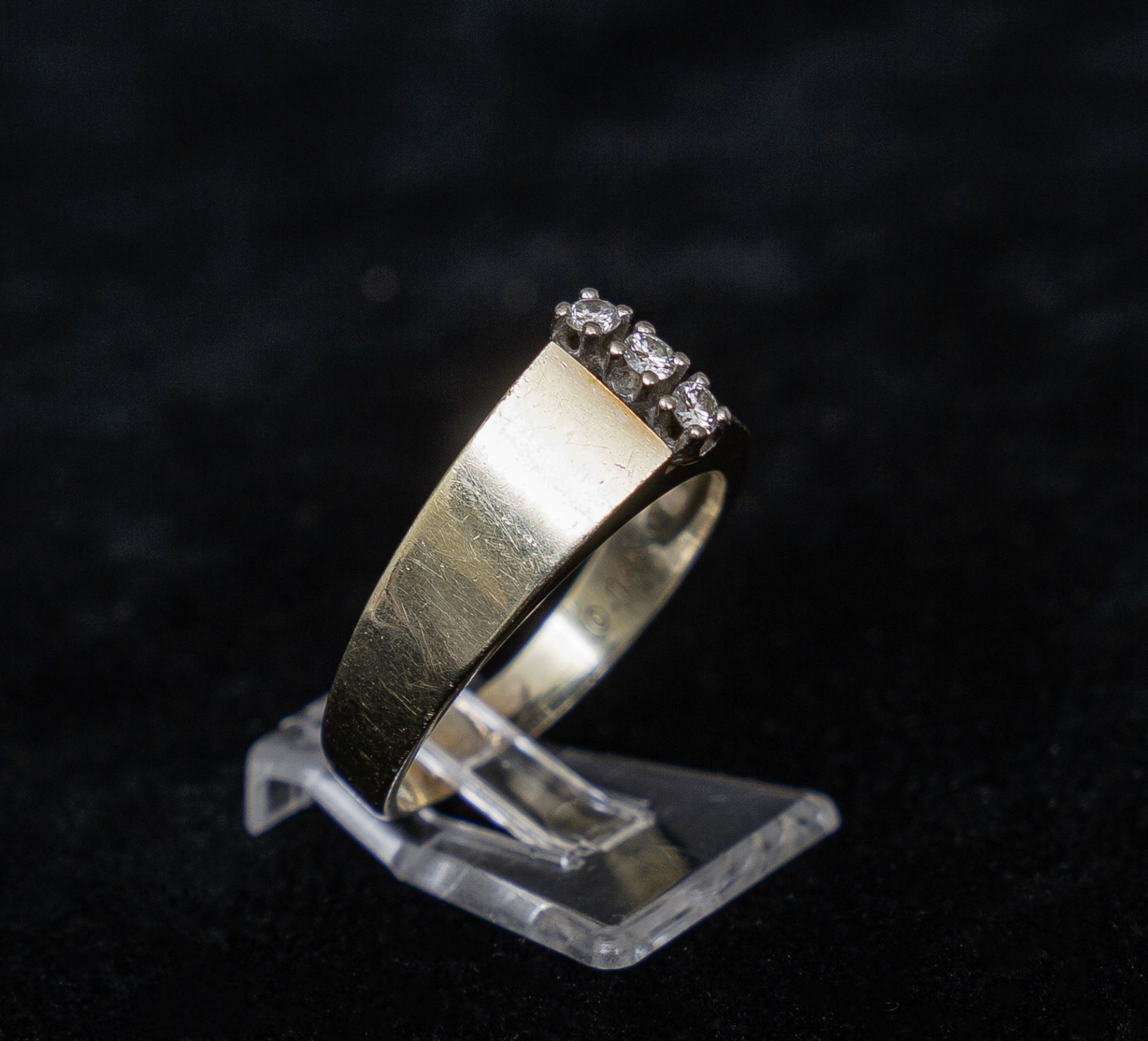 Ring mit 3 kleinen Brillanten, GG 585 - Image 3 of 4