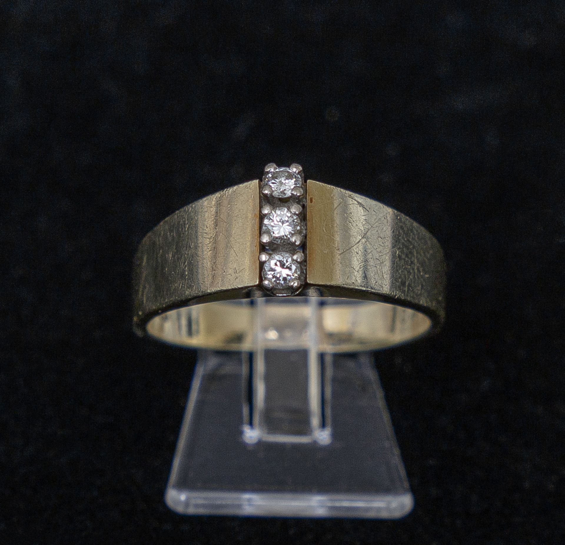 Ring mit 3 kleinen Brillanten, GG 585 - Image 2 of 4