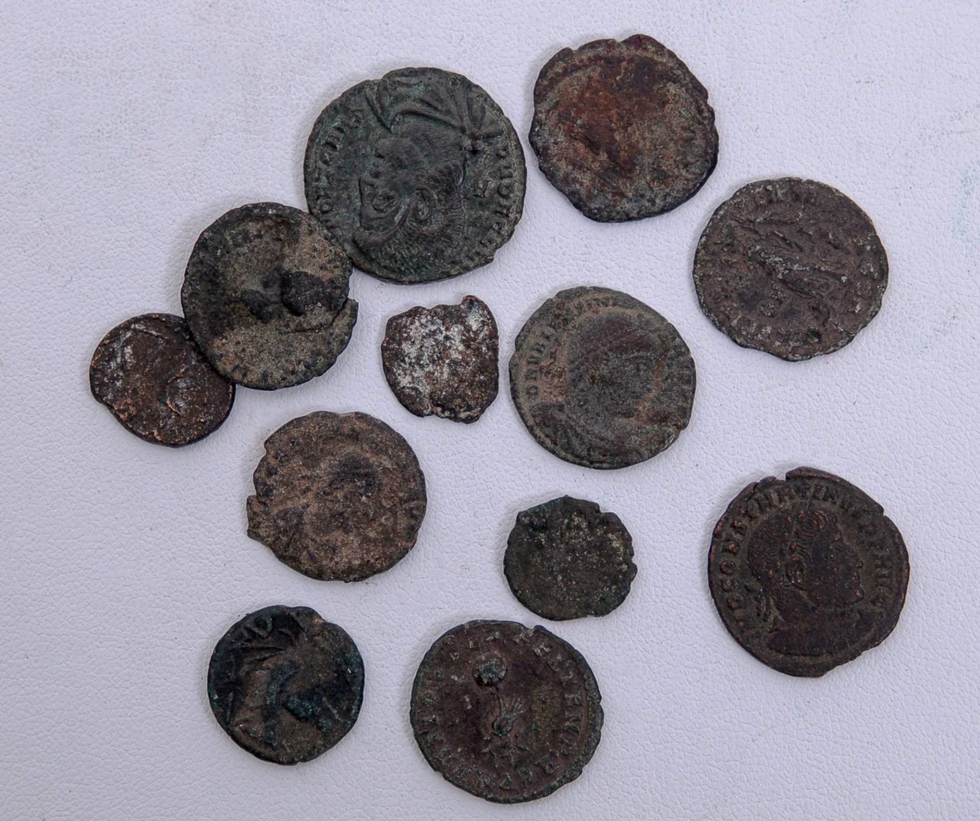 Konvolut überwiegend römischer Kleinmünzen, 12 Stück - Bild 2 aus 2