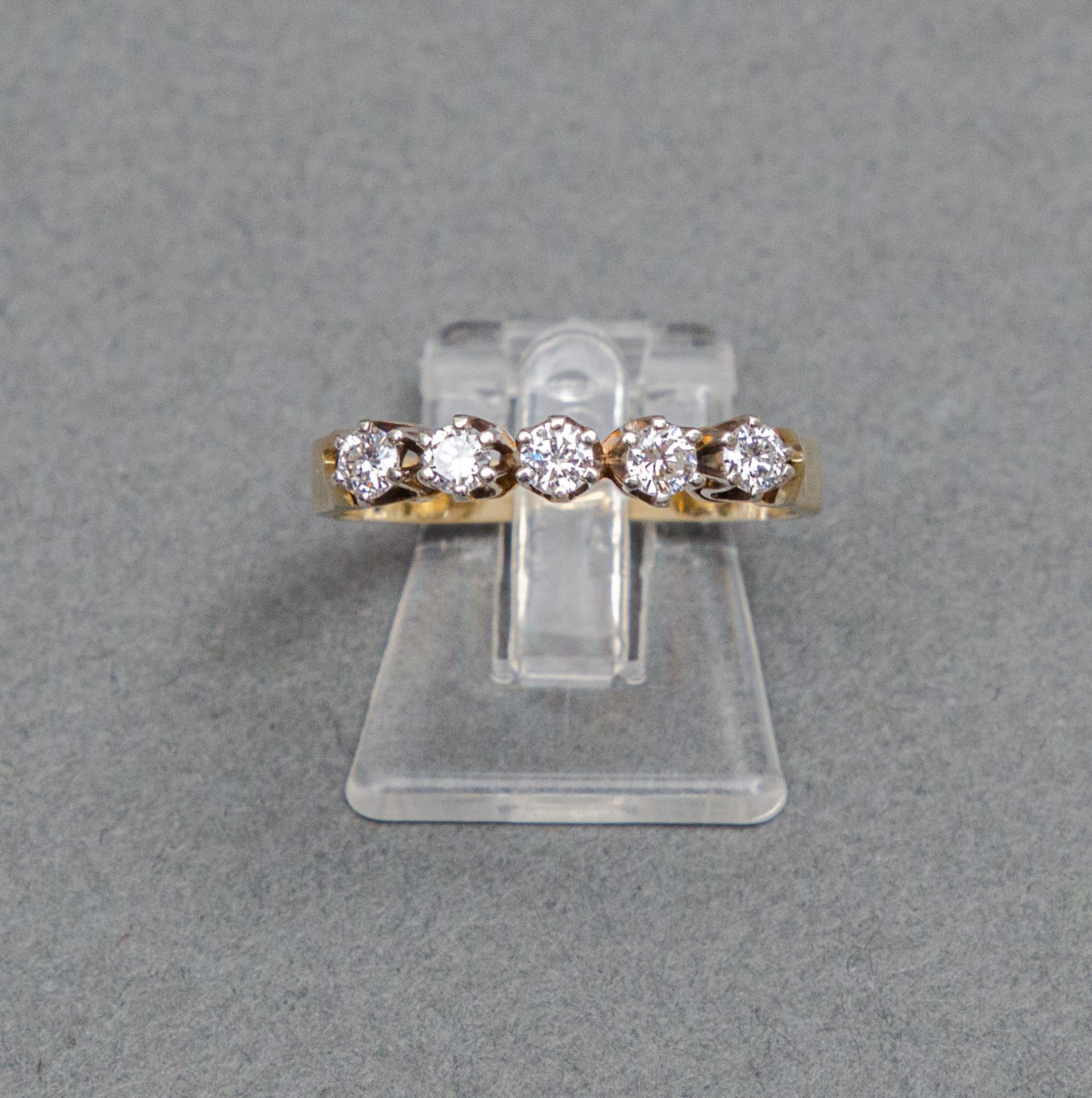 Ring mit fünf Brillanten, 585er GG - Image 2 of 2