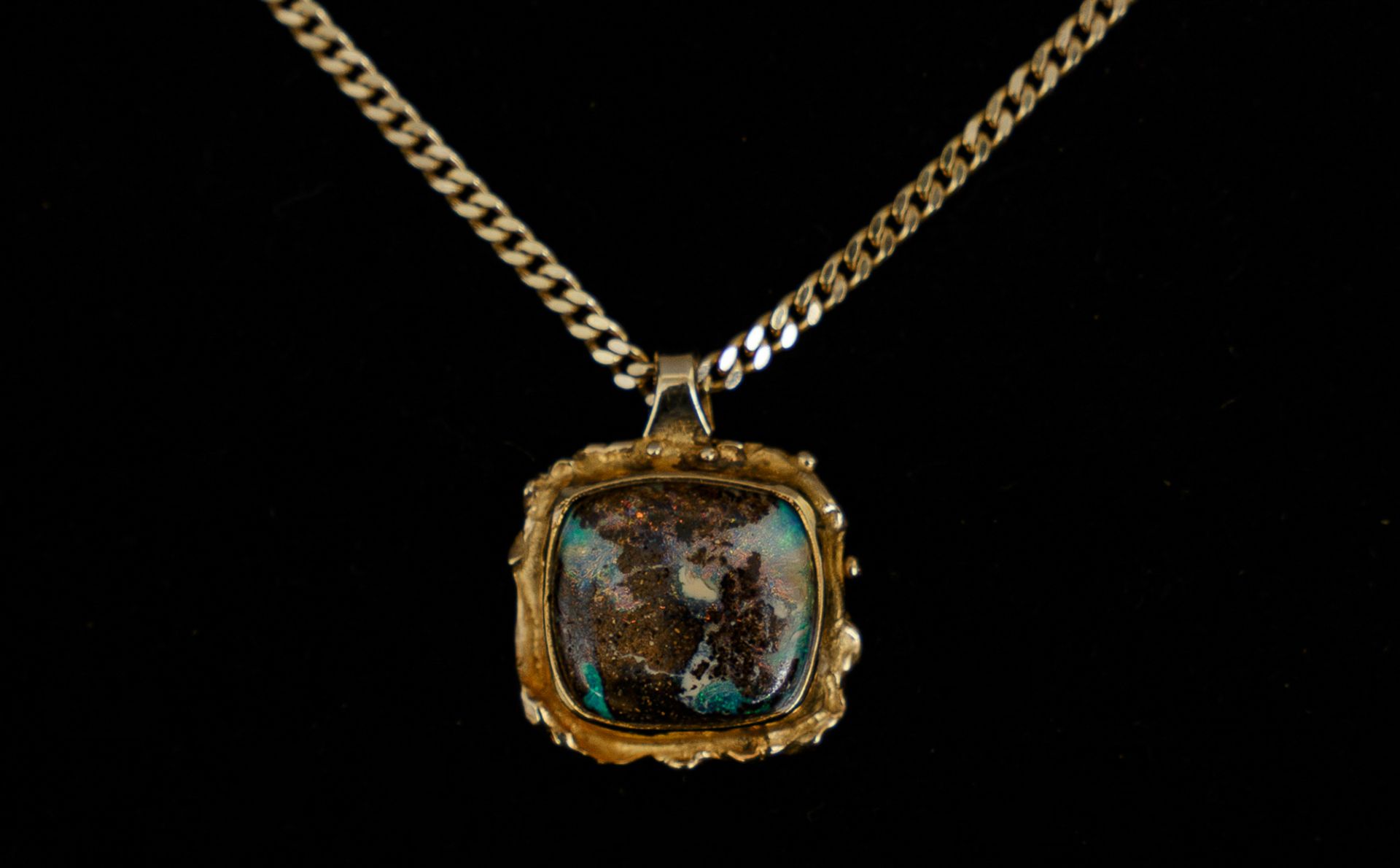 Anhänger mit Opal an Kette, GG 585