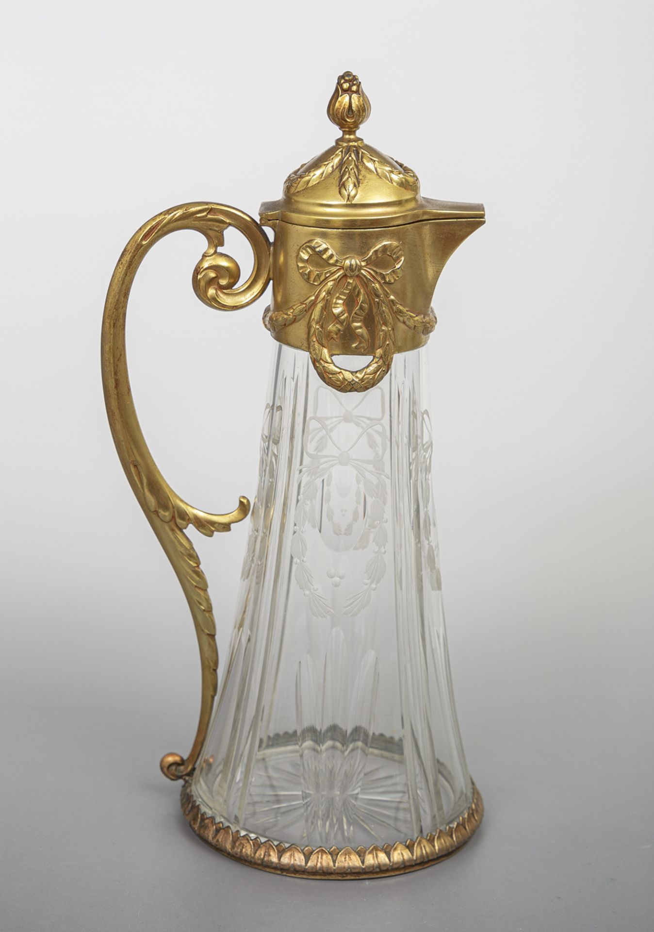 Osiris, Glaskaraffe mit goldfarben gefasster Zinnmontur, um 1900