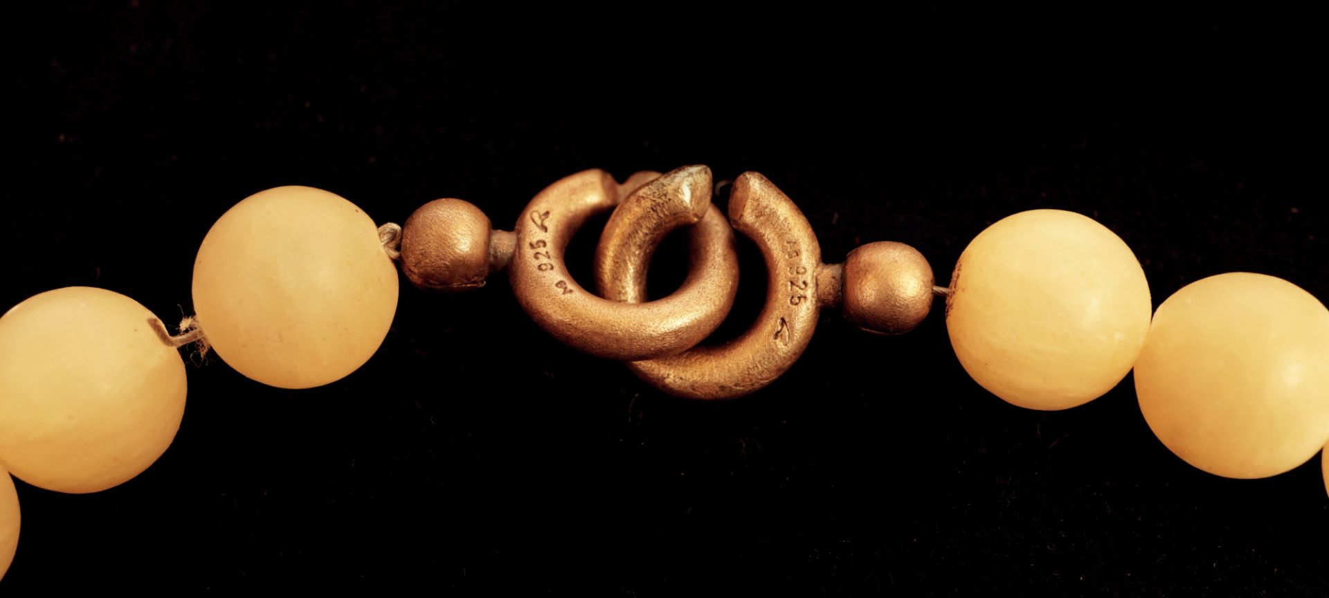 Kette mit runden, gelblichen Perlen - Image 4 of 4