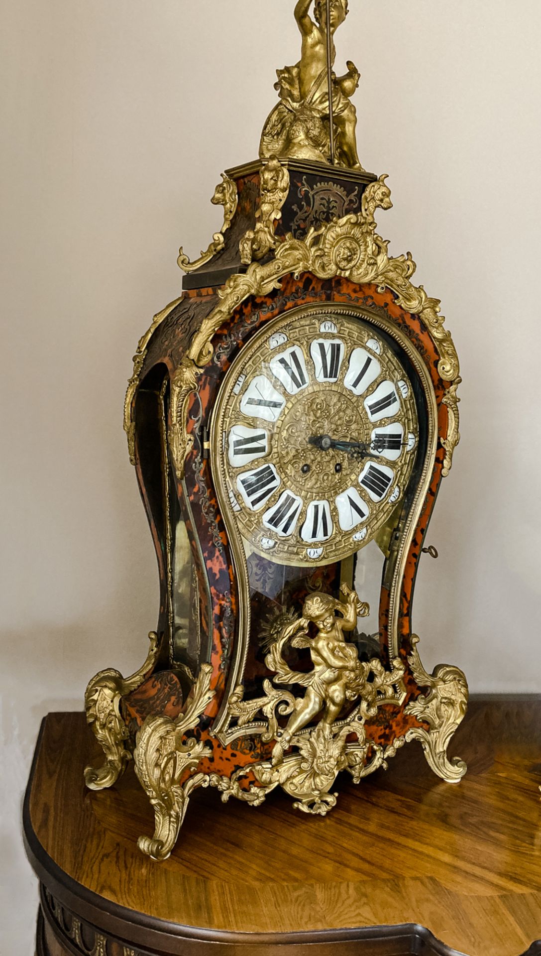 Große Pendule im Louis-XV-Stil